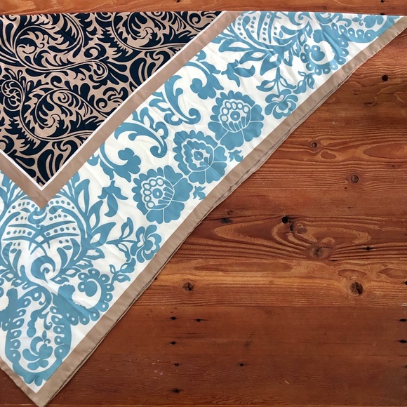 New luxury scarf - Picture 2 of 7